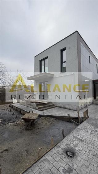 Casă individuală cu 3 camere decomandat cu Canalizare în Central