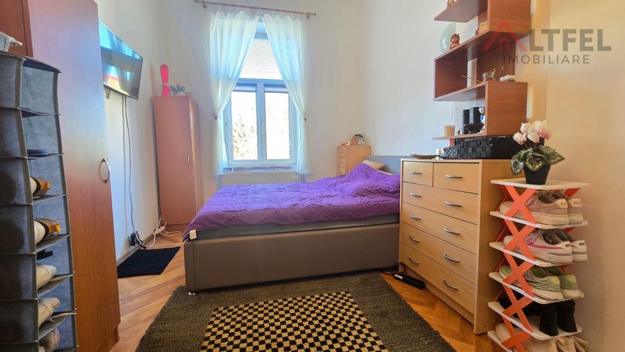 Apartament cu 3 camere semidecomandat în Central