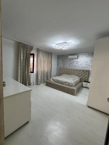 Casă individuală cu 9 camere cu Canalizare în B-dul București