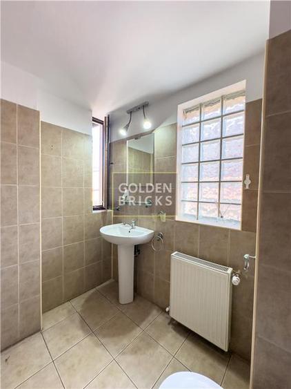 Casă individuală cu 5 camere cu Canalizare în Domenii