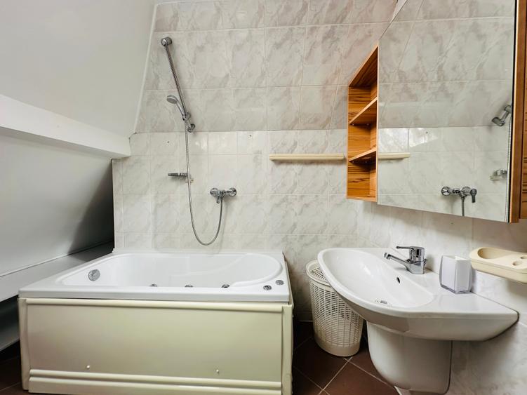 Apartament cu 2 camere semidecomandat în P-ța Dorobanți