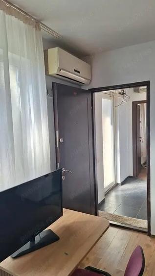 Proprietar,inchiriez garsoniere in vila,cartier DAMAROAIA,sector 1,capat tramvai 24,Autobuz ,Metrou - 2