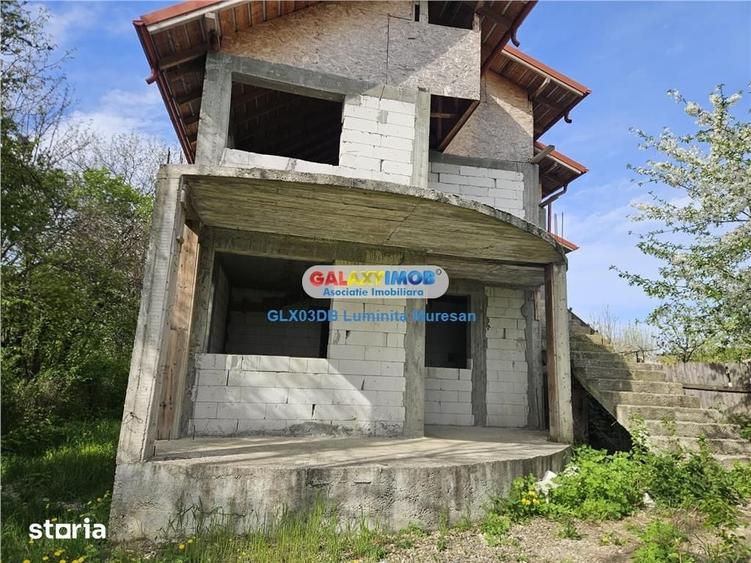 Casă cu 4 camere cu Teren 2100 Mp în Răzvad