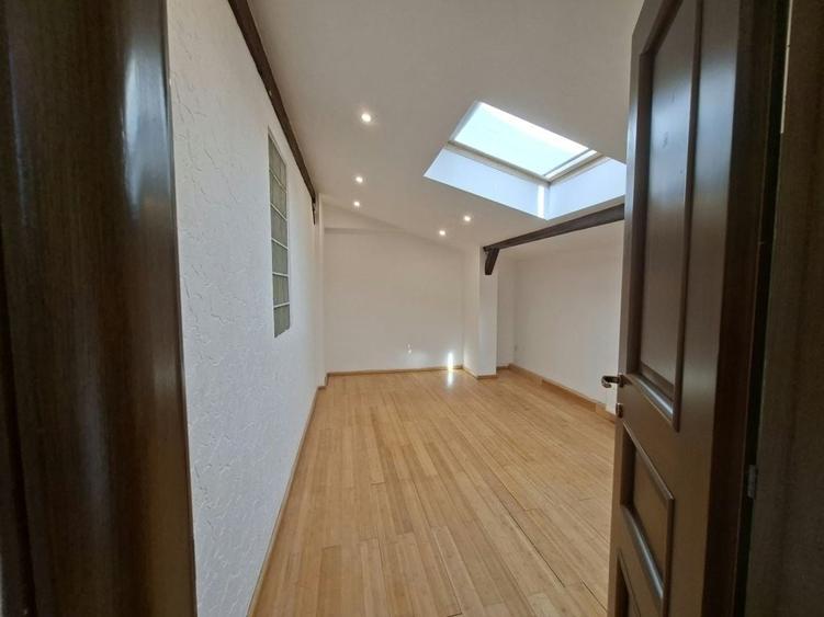 Apartament cu 3 camere decomandat în Mogoșoaia
