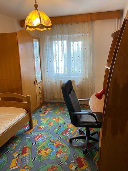 Apartament cu 3 camere decomandat în 9 Mai