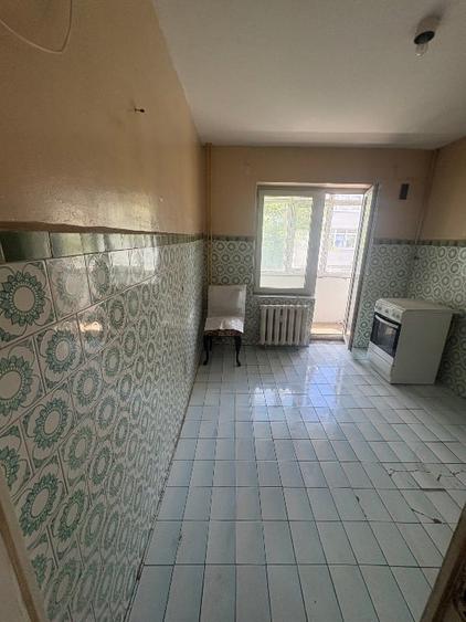 Apartament cu 3 camere decomandat, mobilat în Dristor