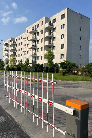 Apartament cu 2 camere semidecomandat, mobilat în Central