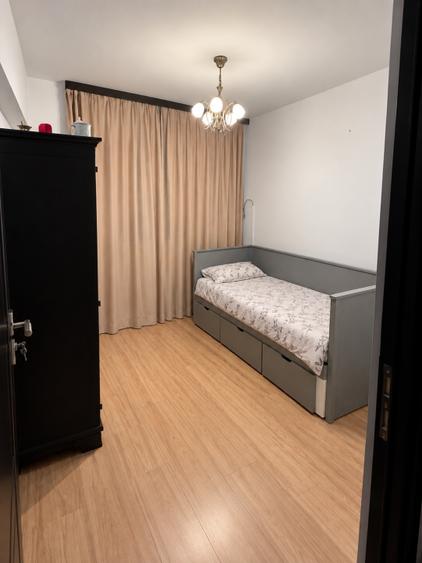 Apartament cu 3 camere semidecomandat în Dorobanți