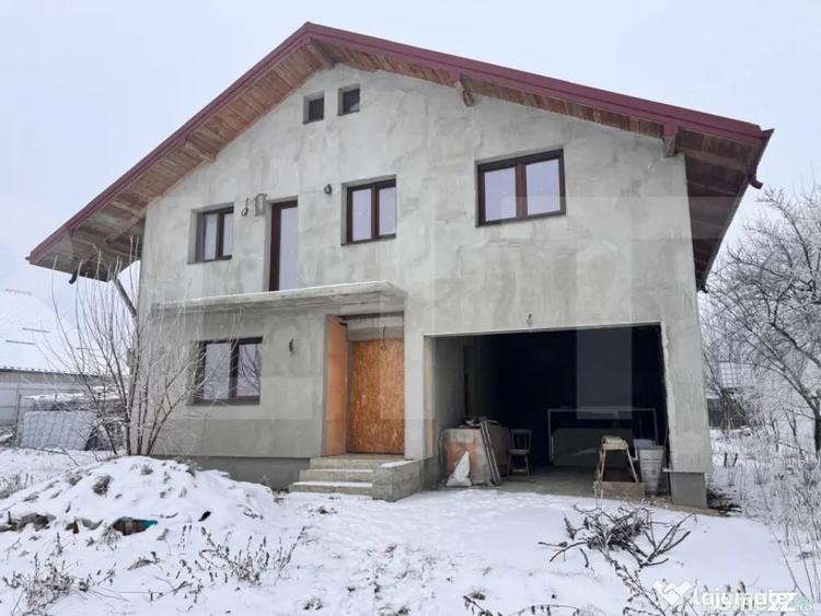 Casă cu 4 camere cu Teren 1000 Mp în Central