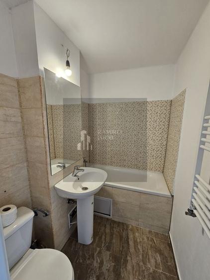 Apartament cu 3 camere decomandat în Titan