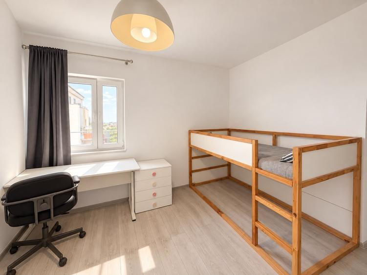 Apartament cu 4 camere decomandat, mobilat în Băneasa