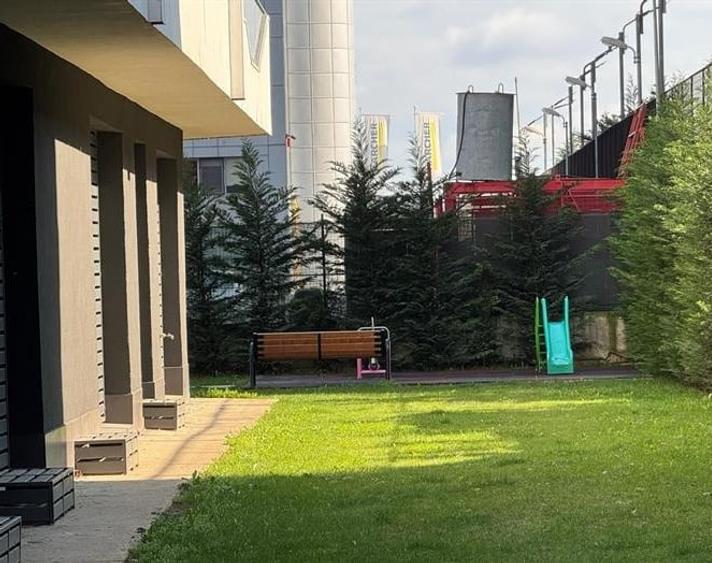 Apartament cu 3 camere semidecomandat, mobilat în Pipera