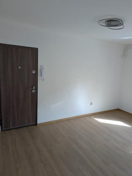 Apartament cu 2 camere semidecomandat în Soarelui