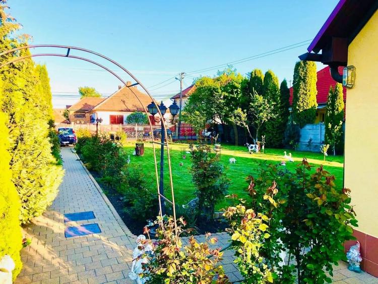 Casă individuală cu 3 camere cu Canalizare în Calea Poplăcii