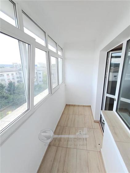 Apartament cu 4 camere decomandat în Nicolina