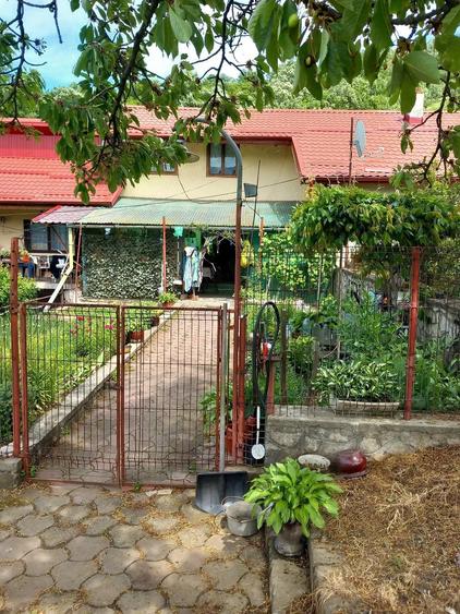 Casă cu 6 camere cu Teren 4000 Mp în Central