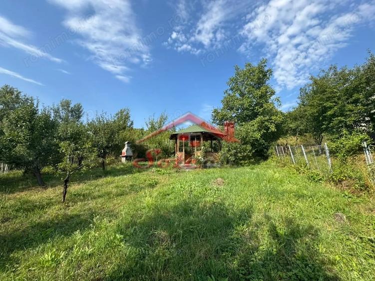 Casă cu Teren 2404 Mp în Cornu