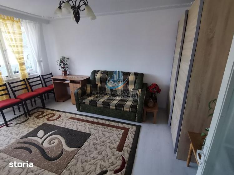 Apartament cu 4 camere decomandat în Calea Romanului