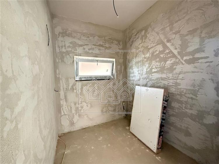 Casă individuală cu 5 camere cu Canalizare în Șura Mică