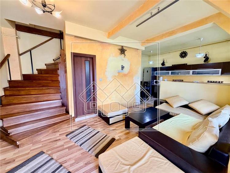 Apartament cu 3 camere semidecomandat în Terezian