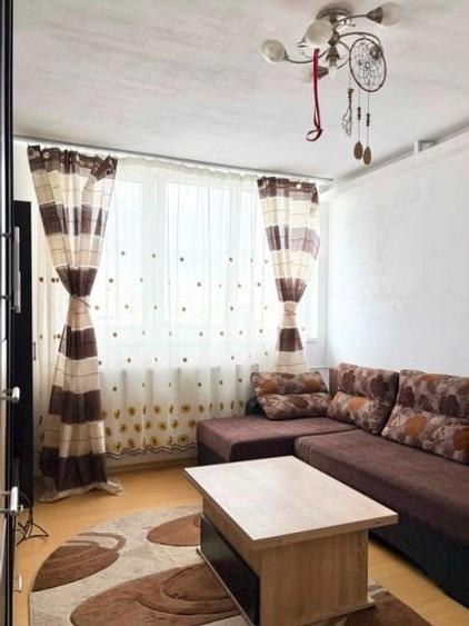 Apartament cu 3 camere semidecomandat, mobilat în Drumul Taberei