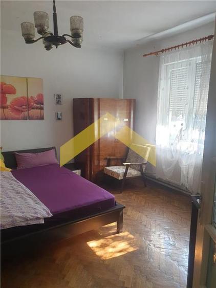 Casă individuală cu 7 camere cu Canalizare în Mehala