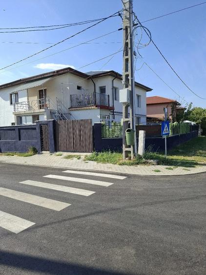 Casă cu 4 camere cu Teren 200 Mp în Central
