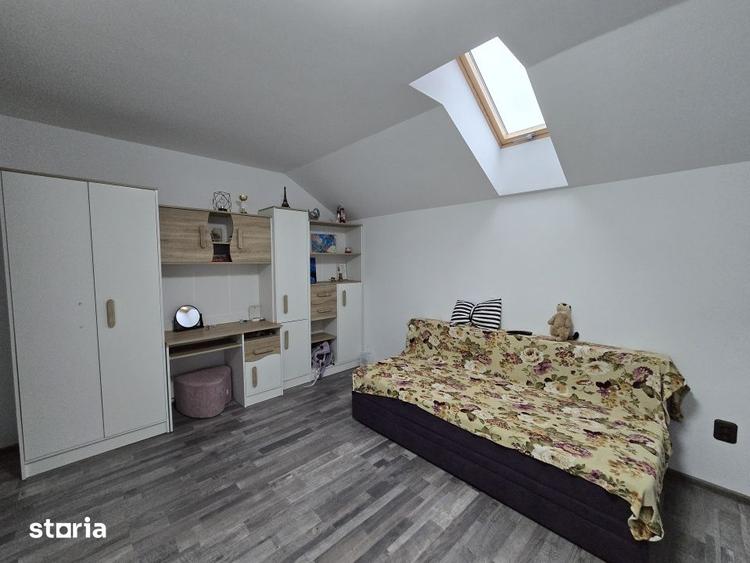Casă cu 5 camere cu Teren 2200 Mp în Târgșoru Vechi