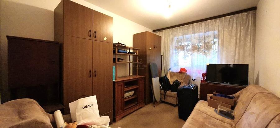 Apartament cu 4 camere semidecomandat în Gorjului