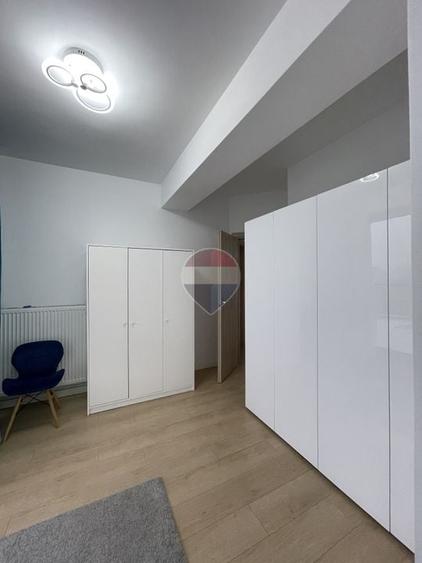 Apartament cu 3 camere semidecomandat, mobilat în Pipera