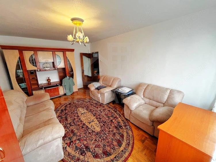 Apartament cu 2 camere decomandat în Rovine