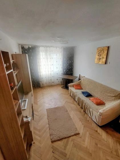 Apartament cu 3 camere semidecomandat în Micro 14