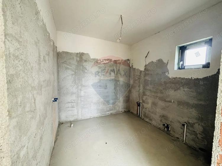 Casă cu Teren 520 Mp în Săftica
