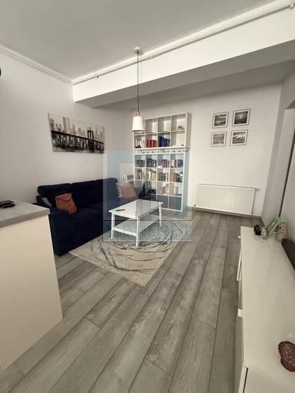 Apartament cu 3 camere decomandat, mobilat în Rulmentul