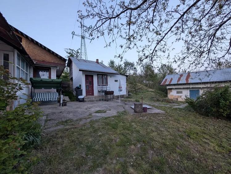 Casă individuală cu 3 camere cu Teren 720 Mp în Sărata