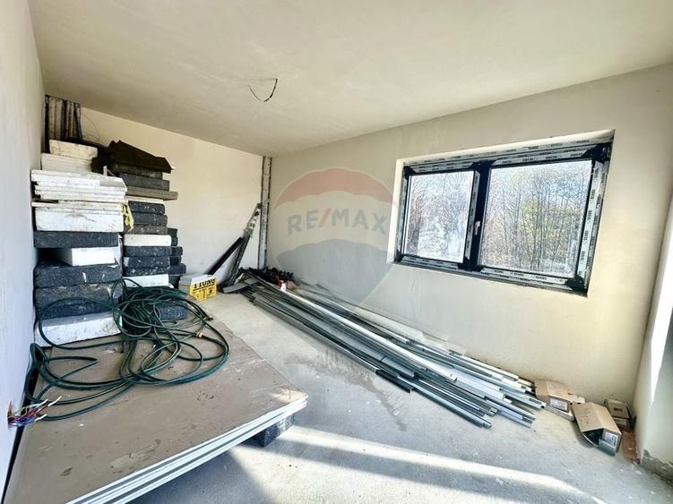 Casă individuală cu 7 camere cu Teren 350 Mp în Sălicea