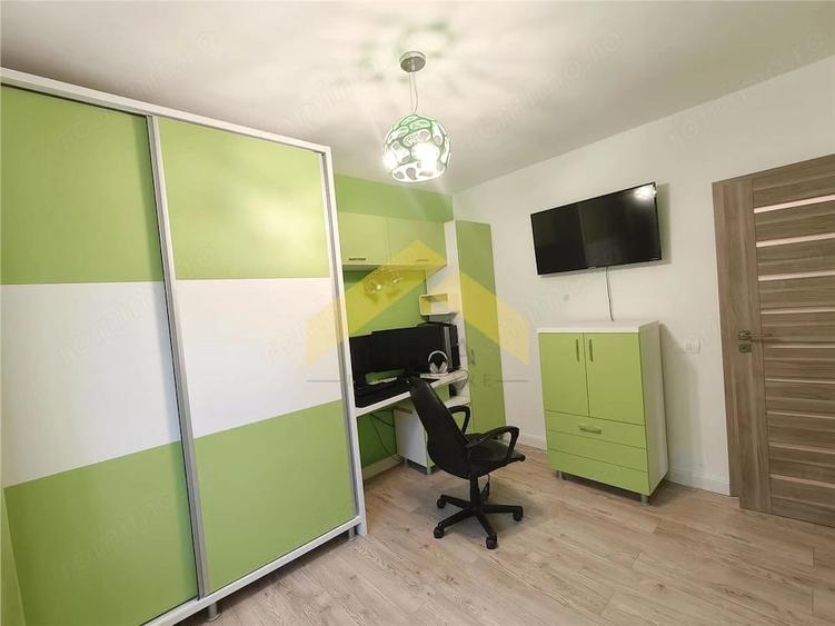 Apartament cu 3 camere decomandat în Bujac