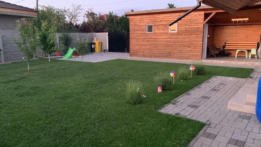 Casă individuală cu 4 camere cu Garaj în Ianova