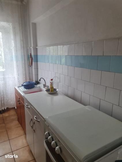 Apartament cu 2 camere decomandat în Podu Roș