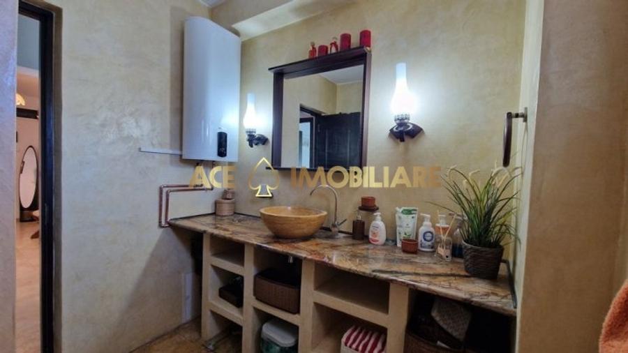 Apartament cu 3 camere semidecomandat, mobilat în Decebal