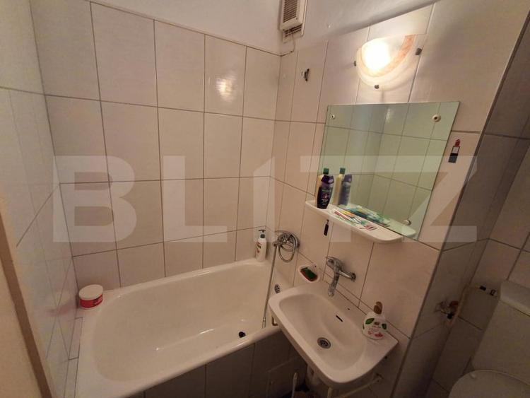 Apartament cu 2 camere semidecomandat, mobilat în Podul de Piatră