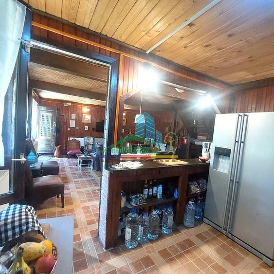 Casă cu 8 camere cu Teren 1050 Mp în Lepșa
