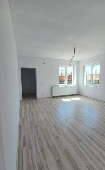 Casă cu 3 camere cu Teren 1200 Mp în Central