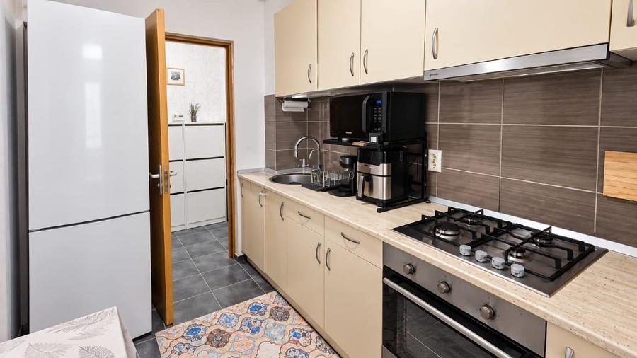 Apartament cu 2 camere decomandat, mobilat în Central