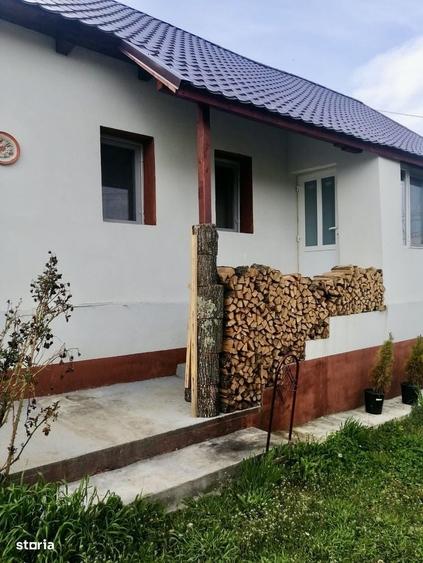 Casă cu 4 camere cu Teren 900 Mp în Sânmihaiu Almașului