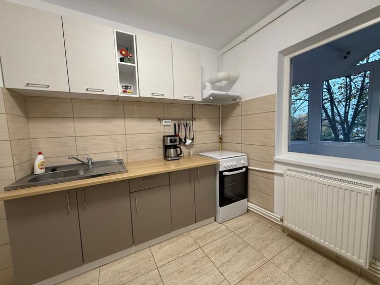 Apartament cu 2 camere decomandat în Trocadero