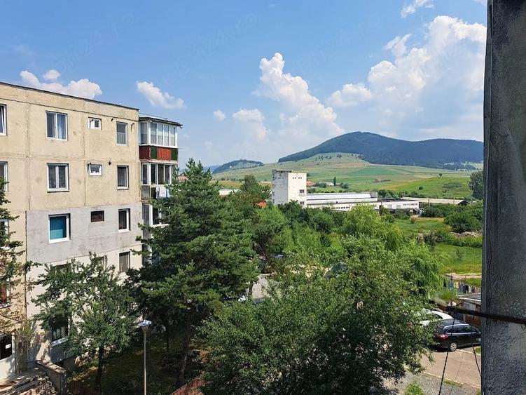 Apartament cu 3 camere decomandat în Exterior Vest