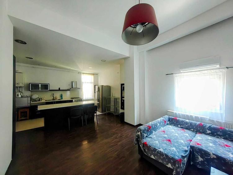 Apartament cu 4 camere decomandat în Central