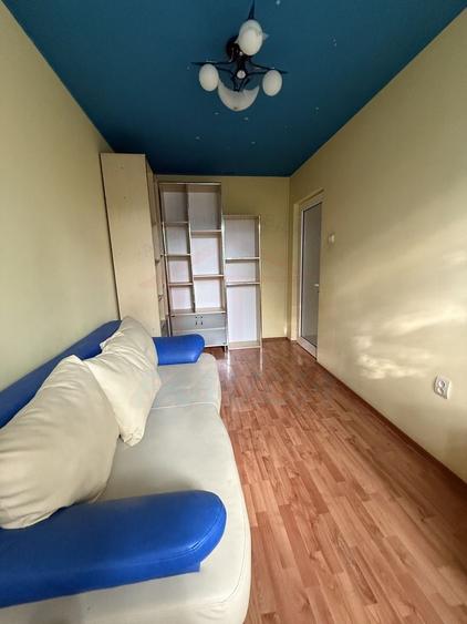 Apartament cu 3 camere semidecomandat, mobilat în Central