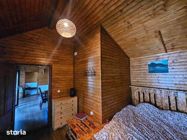 Casă cu 3 camere cu Teren 2500 Mp în Arefu